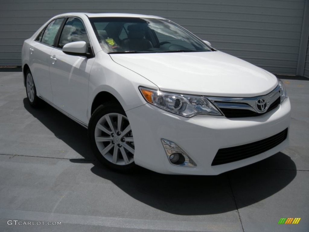 2014 Camry XLE V6 - Super White / Ash photo #1