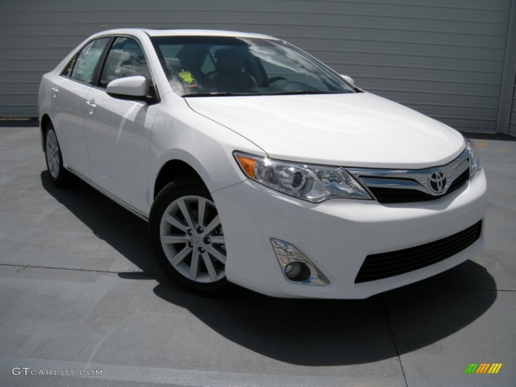 2014 Camry XLE V6 - Super White / Ash photo #2