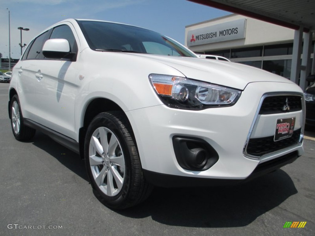 White Pearl Mitsubishi Outlander Sport