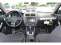 Black - Jetta SE Sedan Photo No. 5