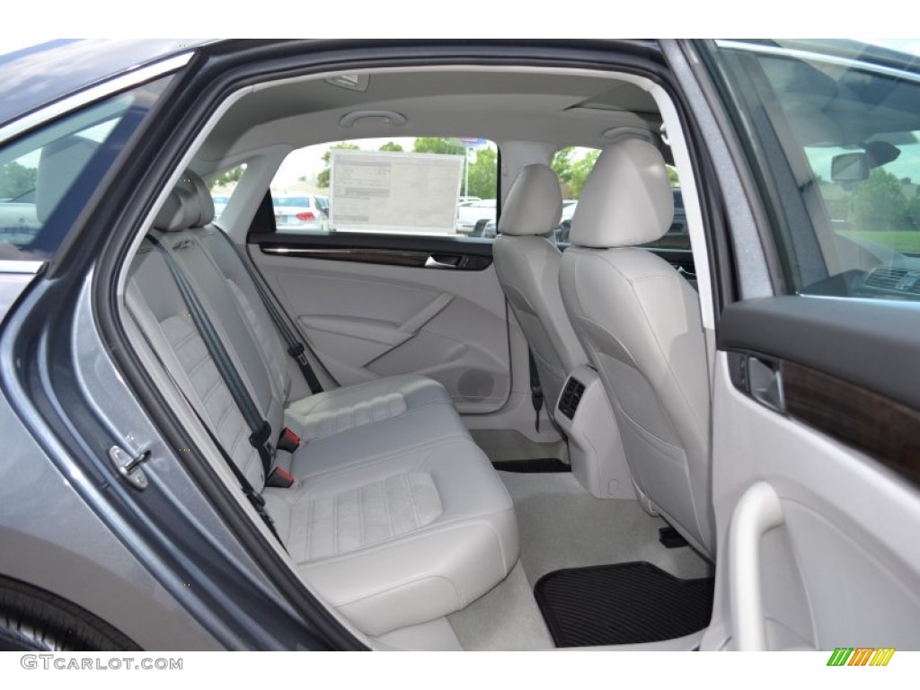 2014 Volkswagen Passat V6 SEL Premium Rear Seat Photo #94089564