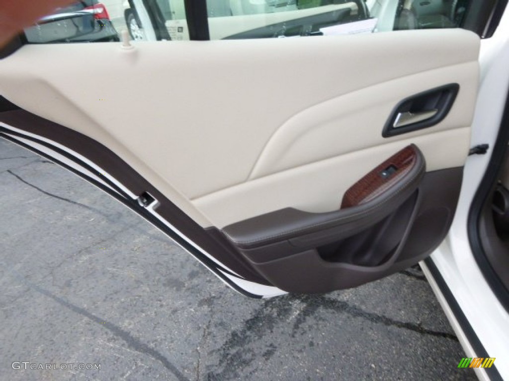 2013 Chevrolet Malibu ECO Cocoa/Light Neutral Door Panel Photo #94094658