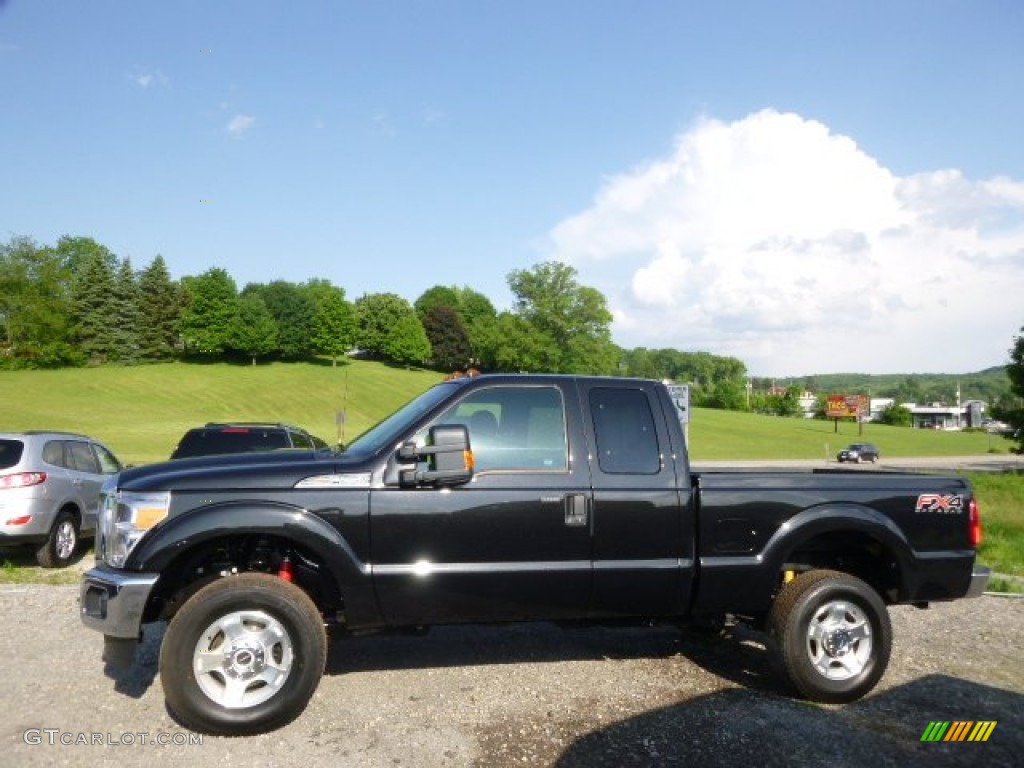 2015 F250 Super Duty XLT Super Cab 4x4 - Tuxedo Black / Steel photo #5