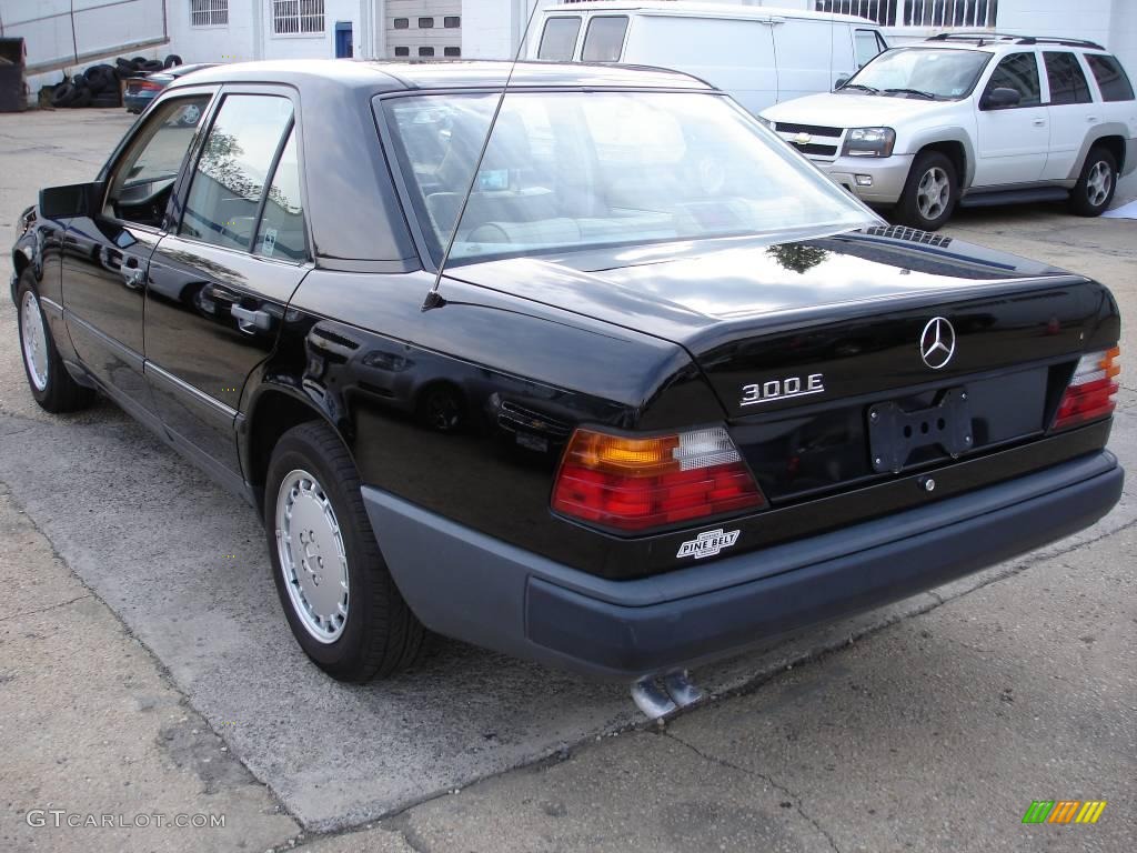 1989 E Class 300 E Sedan - Black / Parchment photo #5
