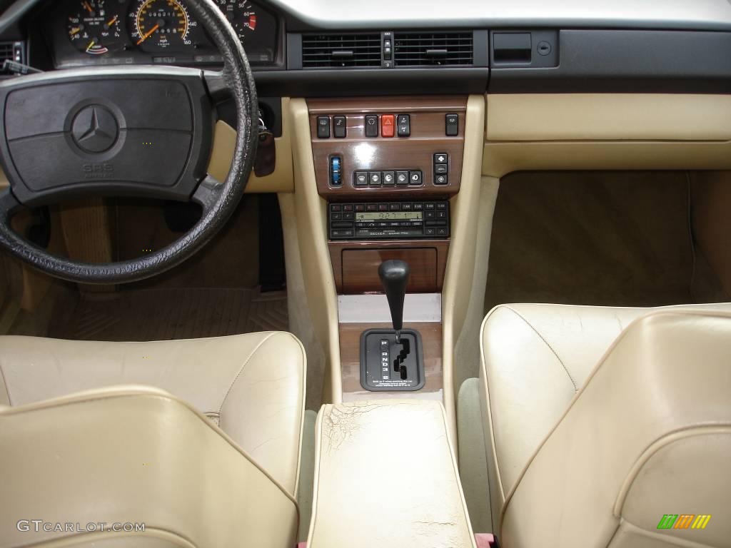 1989 Mercedes-Benz E Class 300 E Sedan Controls Photos