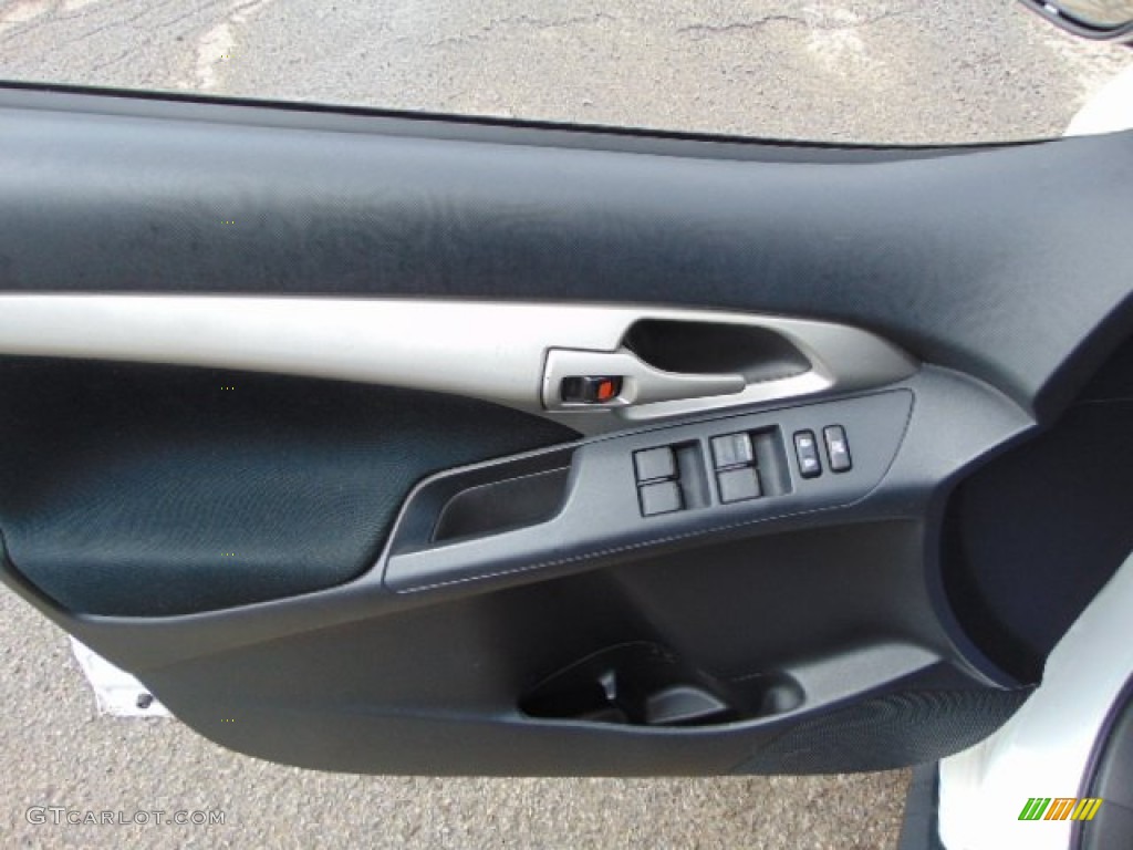 2009 Vibe 2.4 - Ultra White / Ebony photo #14