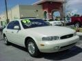 1995 Arctic White Pearl Infiniti J 30  photo #1