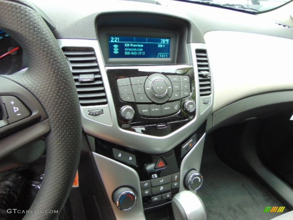 2014 Cruze LS - Champagne Silver Metallic / Jet Black/Medium Titanium photo #10