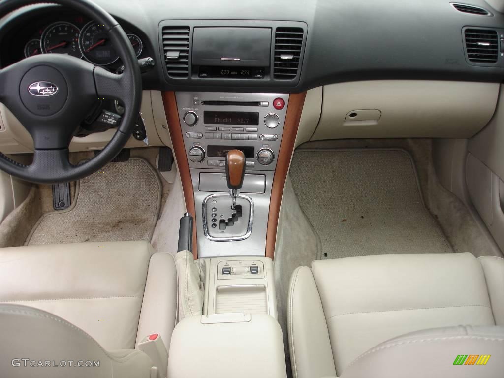 2006 Outback 2.5i Limited Wagon - Champagne Gold Opalescent / Taupe photo #12