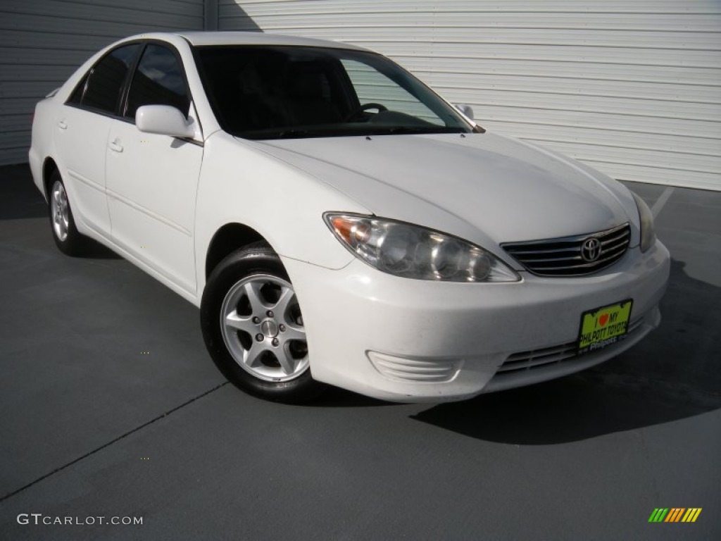 2006 Camry LE - Super White / Stone Gray photo #1