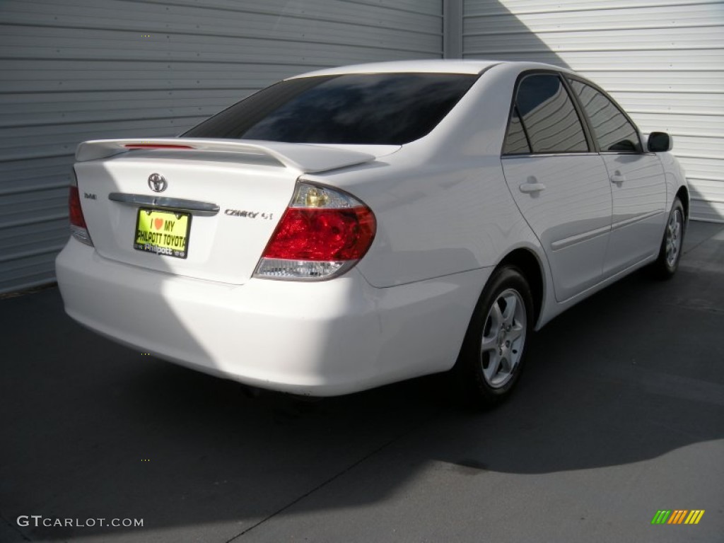 2006 Camry LE - Super White / Stone Gray photo #4