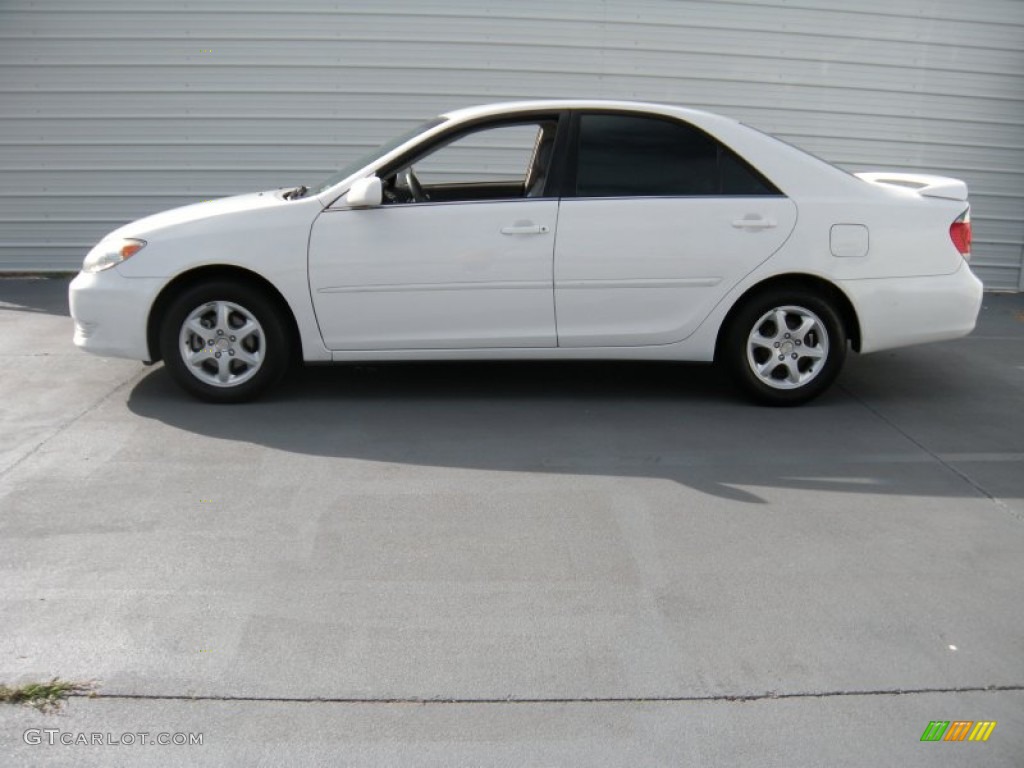 2006 Camry LE - Super White / Stone Gray photo #6