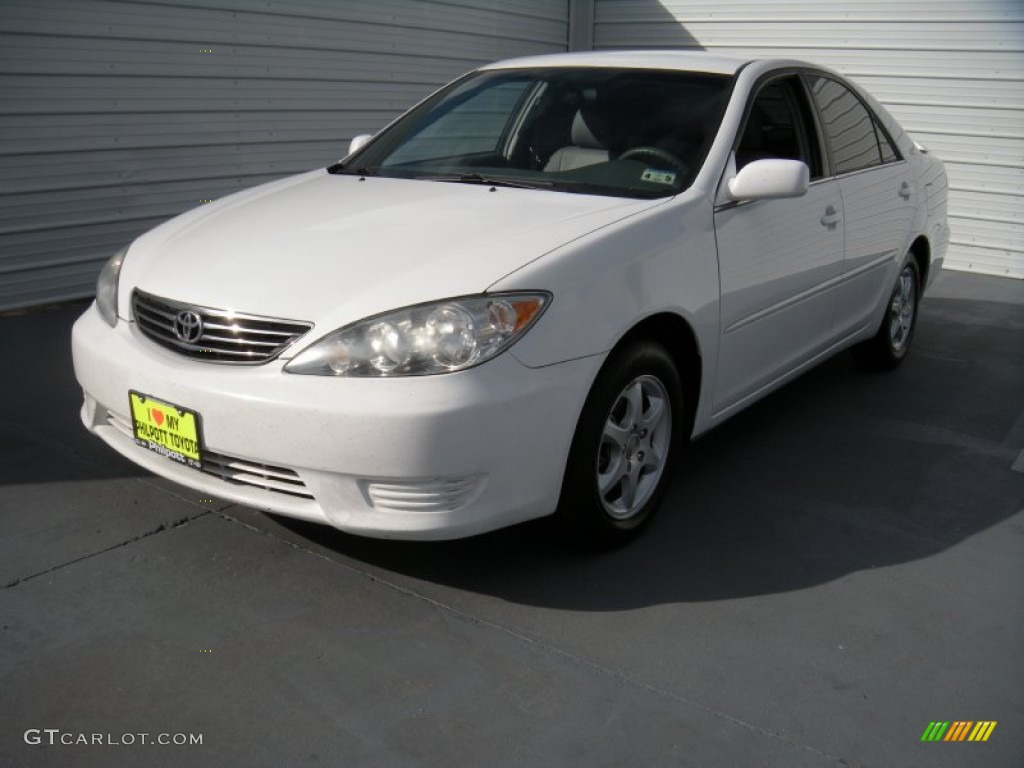 2006 Camry LE - Super White / Stone Gray photo #7