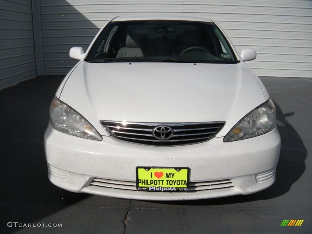 2006 Camry LE - Super White / Stone Gray photo #8