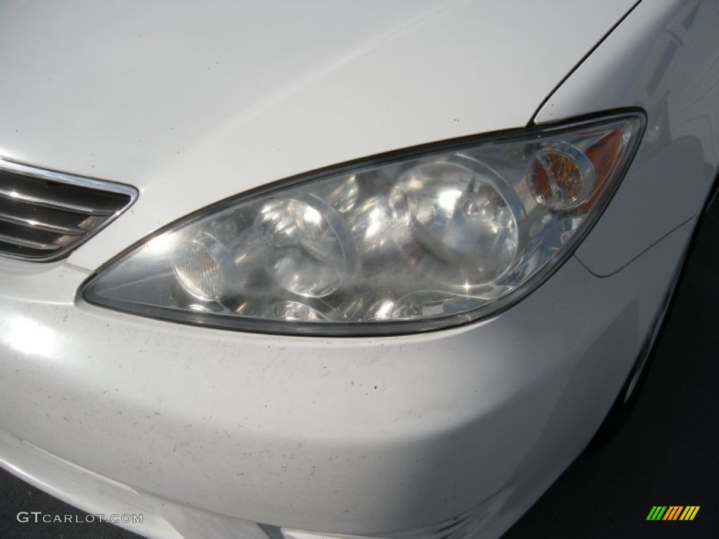2006 Camry LE - Super White / Stone Gray photo #9