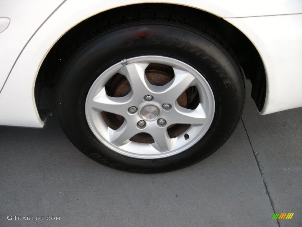 2006 Camry LE - Super White / Stone Gray photo #12
