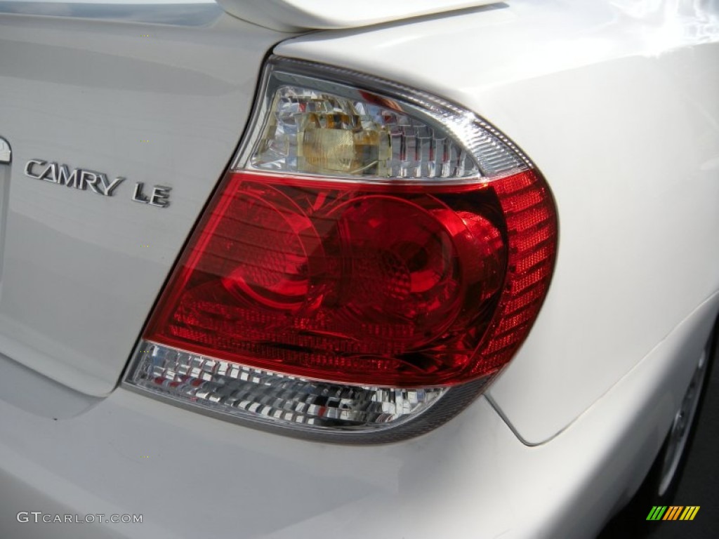2006 Camry LE - Super White / Stone Gray photo #16