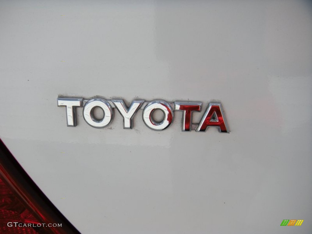2006 Camry LE - Super White / Stone Gray photo #18