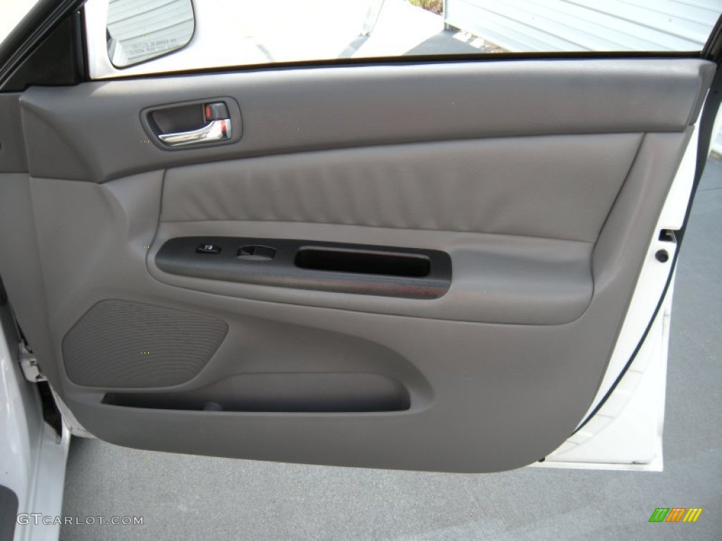 2006 Camry LE - Super White / Stone Gray photo #22
