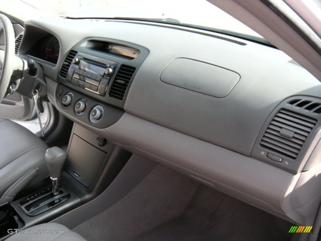 2006 Camry LE - Super White / Stone Gray photo #23