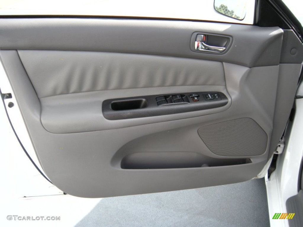 2006 Camry LE - Super White / Stone Gray photo #30