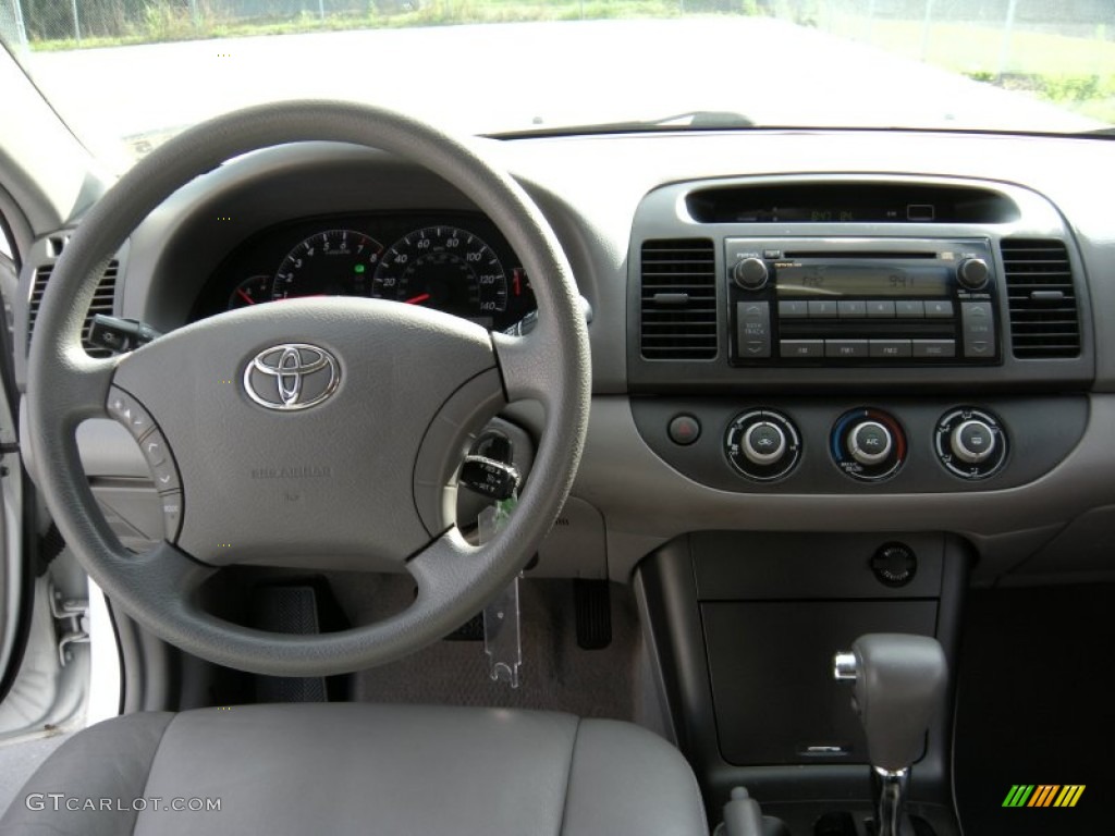 2006 Camry LE - Super White / Stone Gray photo #34