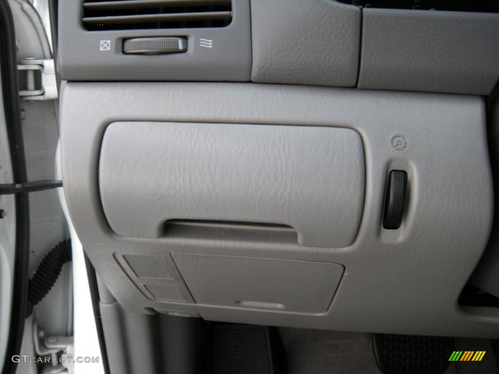 2006 Camry LE - Super White / Stone Gray photo #42