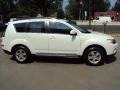 Diamond White Pearl - Outlander ES 4WD Photo No. 2