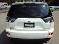 Diamond White Pearl - Outlander ES 4WD Photo No. 6