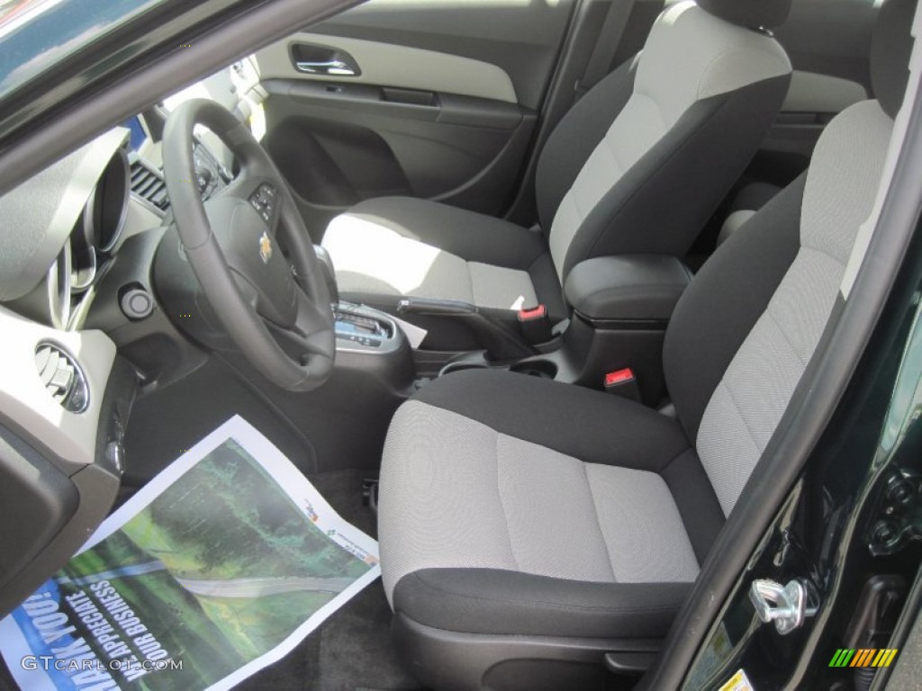 2014 Cruze LS - Rainforest Green Metallic / Jet Black/Medium Titanium photo #5