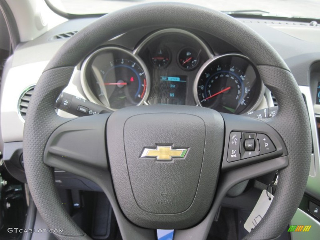 2014 Cruze LS - Rainforest Green Metallic / Jet Black/Medium Titanium photo #11