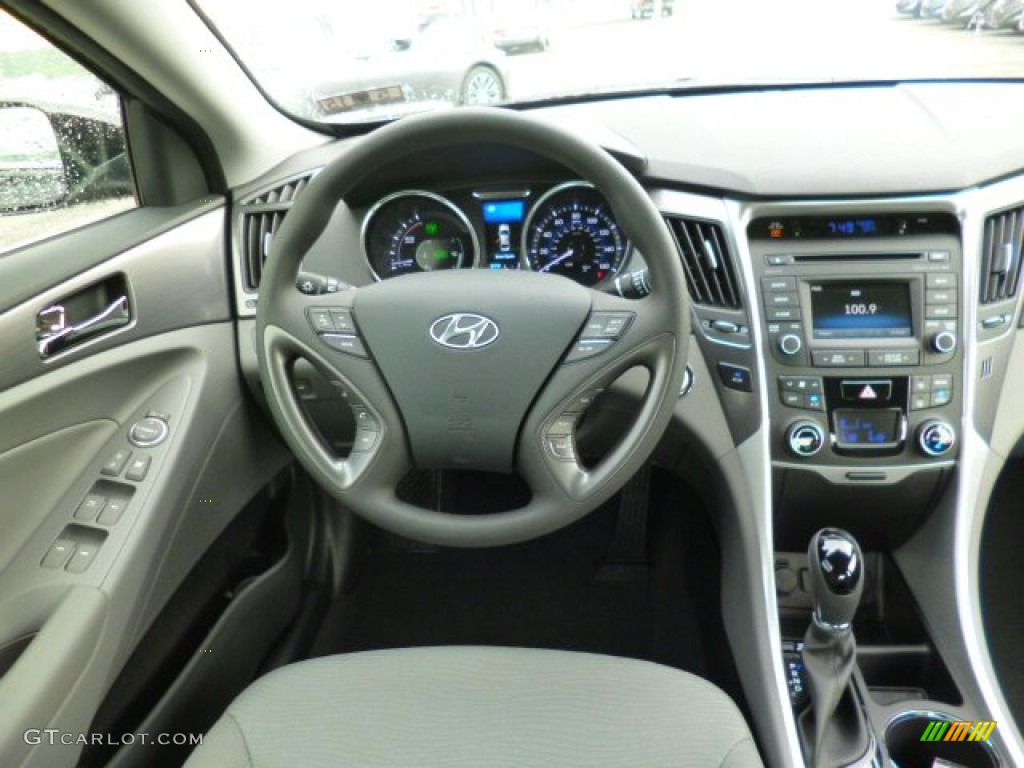 2014 Hyundai Sonata Hybrid Dashboard Photos