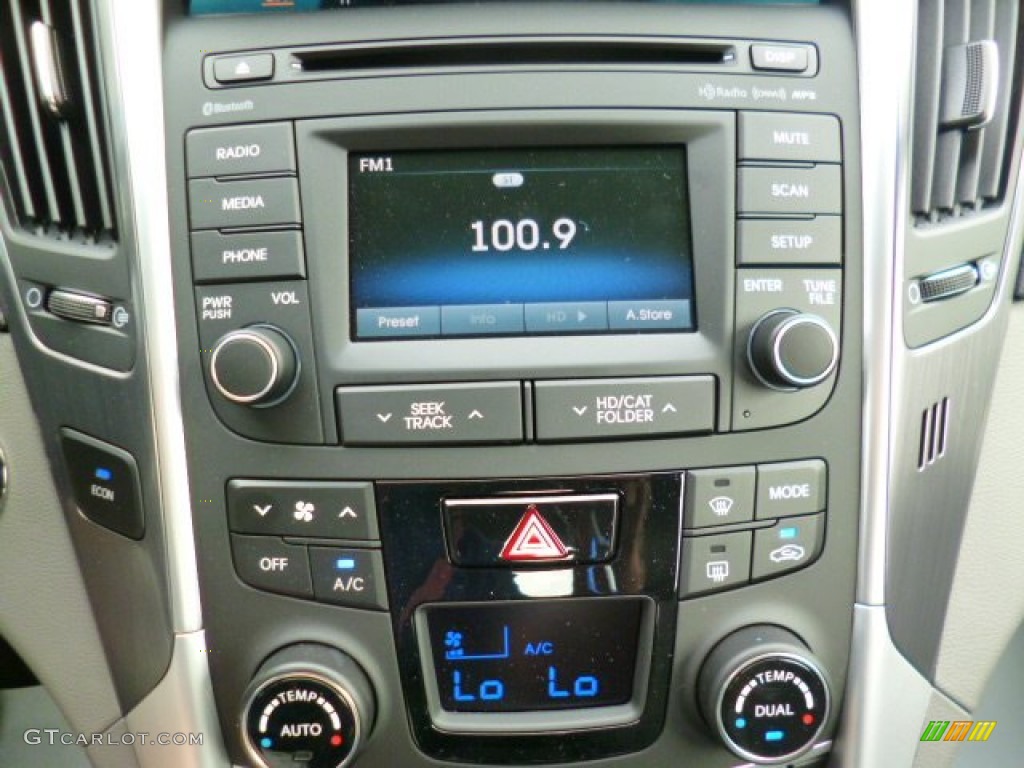 2014 Hyundai Sonata Hybrid Controls Photo #94138641