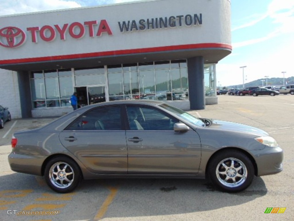 2006 Camry LE - Mineral Green Opal / Stone Gray photo #2