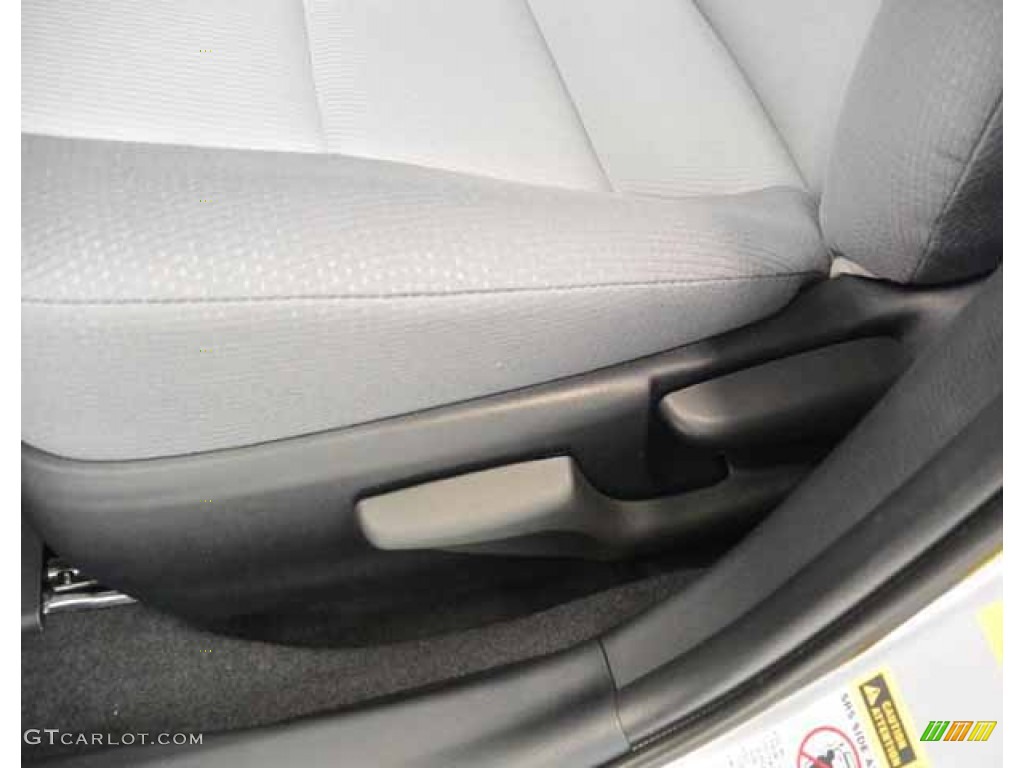 2014 Corolla L - Classic Silver Metallic / Steel Blue photo #12