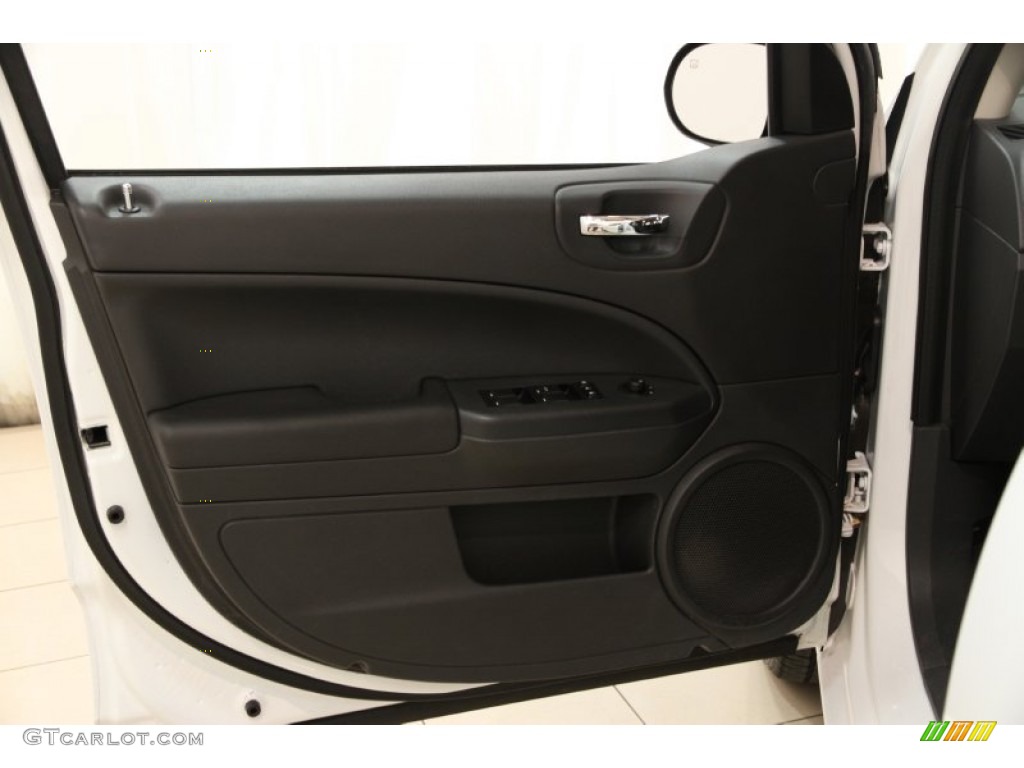 2011 Caliber Mainstreet - Bright White / Dark Slate Gray photo #4