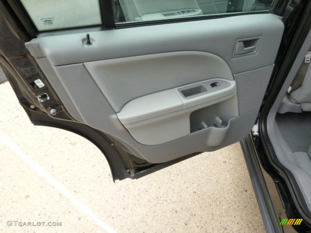 2005 Ford Freestyle SEL AWD Door Panel Photos