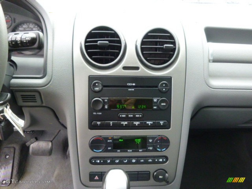 2005 Ford Freestyle SEL AWD Controls Photos
