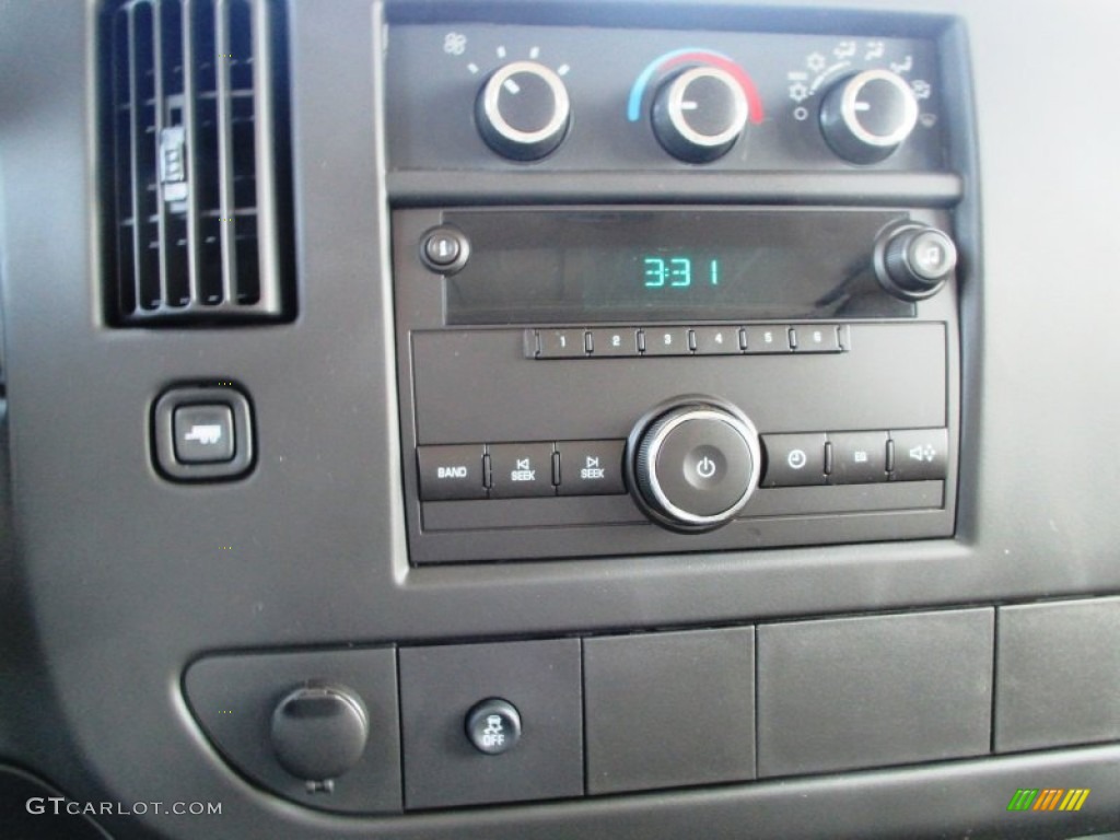 2014 GMC Savana Van 2500 Cargo Controls Photo #94170936