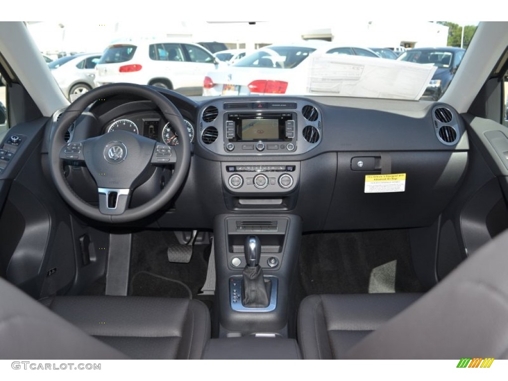 2014 Volkswagen Tiguan SEL 4Motion Black Dashboard Photo #94176268