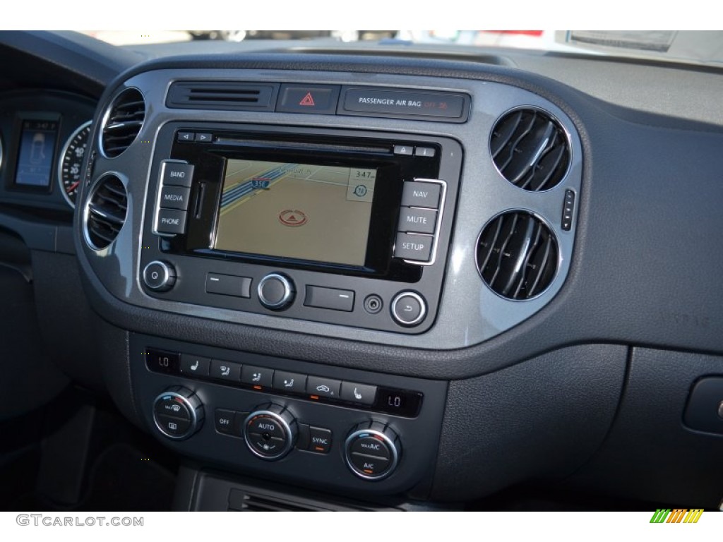 2014 Volkswagen Tiguan SEL 4Motion Navigation Photos