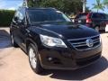 Deep Black Metallic - Tiguan SE Photo No. 7