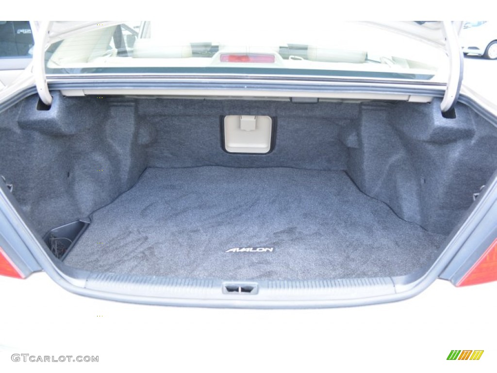 2002 Toyota Avalon XL Trunk Photos