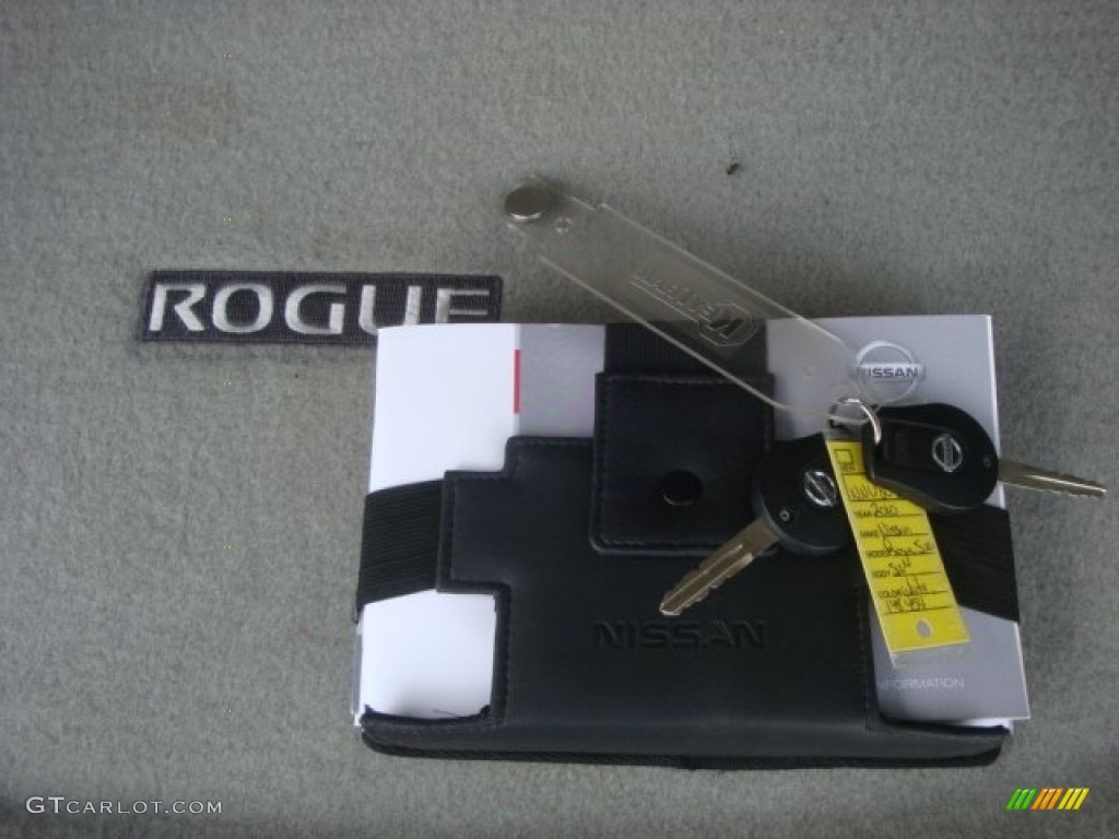 2010 Rogue S AWD 360 Value Package - Phantom White / Black photo #23