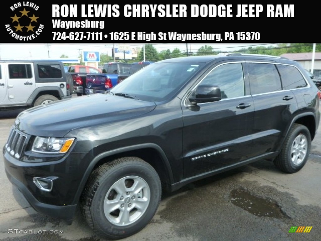 2014 Grand Cherokee Laredo 4x4 - Brilliant Black Crystal Pearl / Morocco Black photo #1