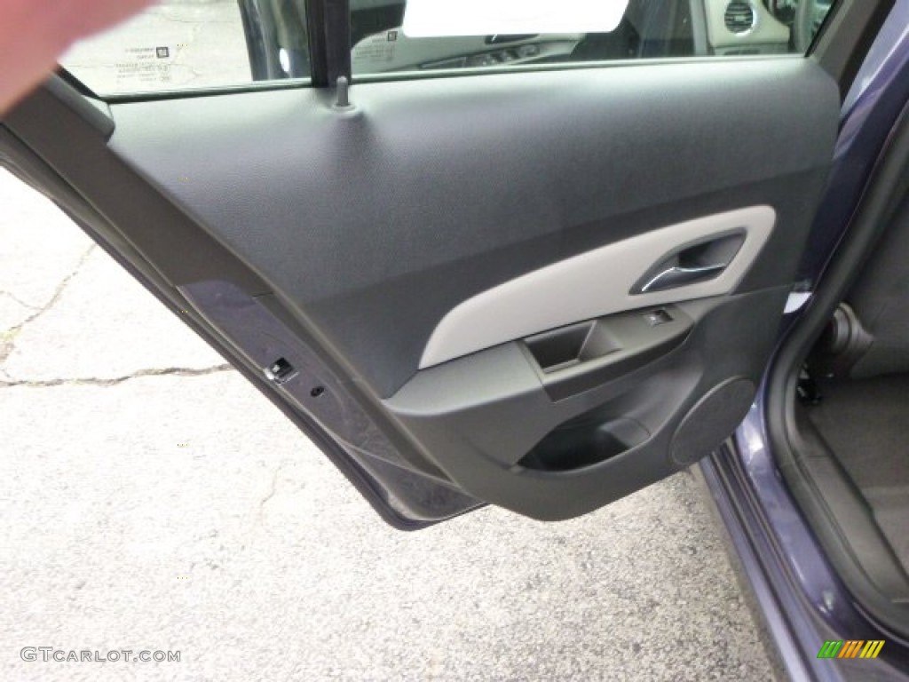 2014 Cruze LS - Atlantis Blue Metallic / Jet Black/Medium Titanium photo #13