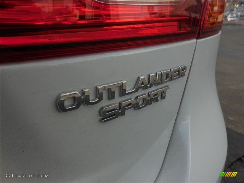 2014 Outlander Sport SE - White Pearl / Black photo #11