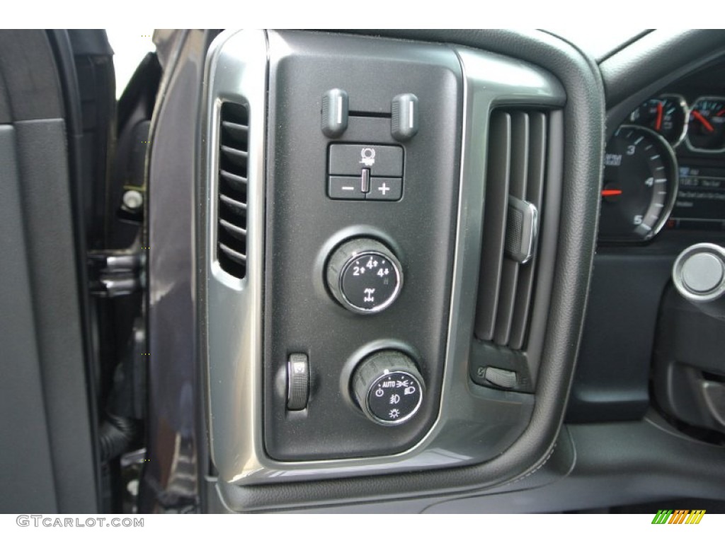 2015 Chevrolet Silverado 3500HD LTZ Crew Cab Dual Rear Wheel 4x4 Controls Photo #94208182