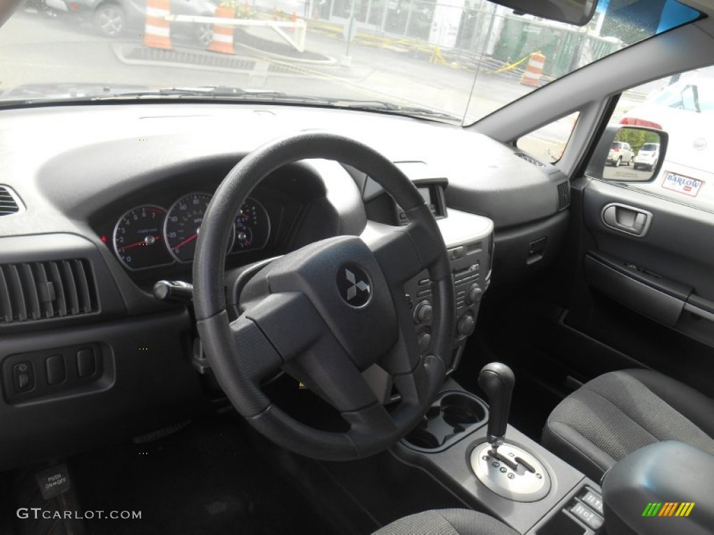 2004 Endeavor XLS AWD - Mineral Beige Pearl / Charcoal Gray photo #21