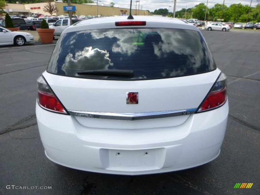 2008 Astra XR Sedan - Arctic White / Charcoal photo #4